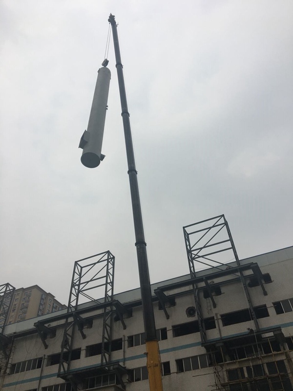 雁东供热18根烟囱吊装现场